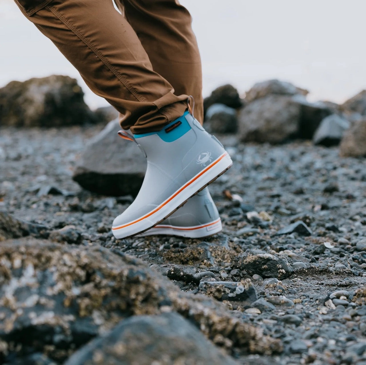 grundens-deck-boss-ankle-fishing-boots-blue-crab-lifestyle