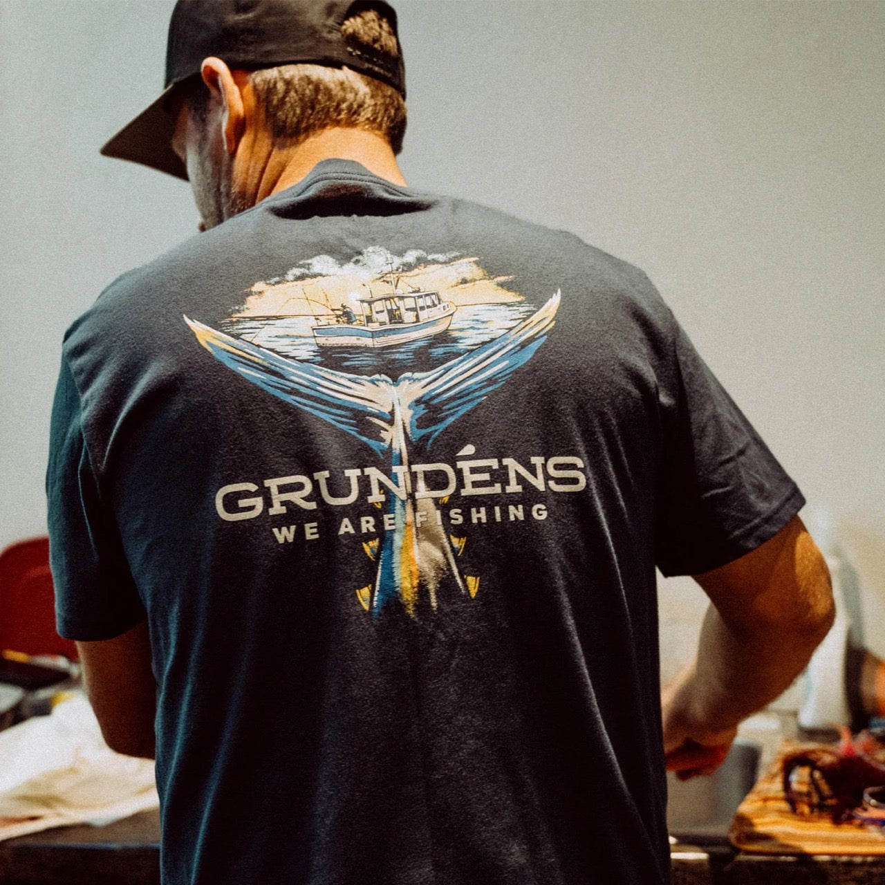 grundens-tuna-tailscape-short-sleeve-tee-shirt-dark-navy-back-lifestyle