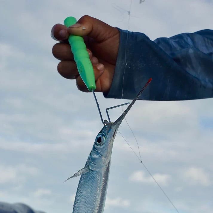 rr-small-bait-dehooker-lifestyle