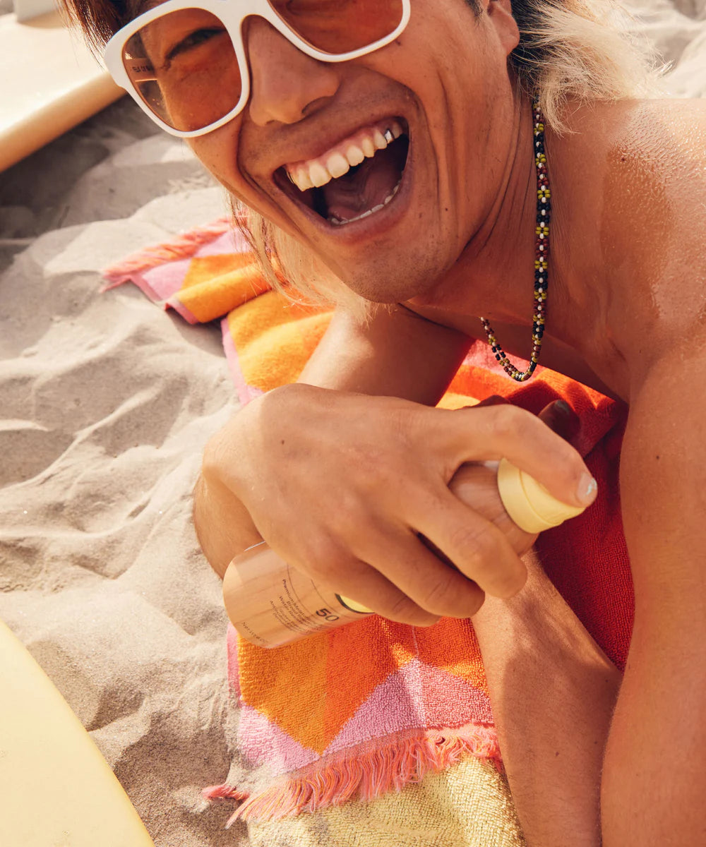 sun-bum-original-spf-50-sunscreen-spray-lifestyle-2