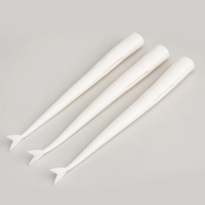 uvt-fishing-the-chief-tails-white