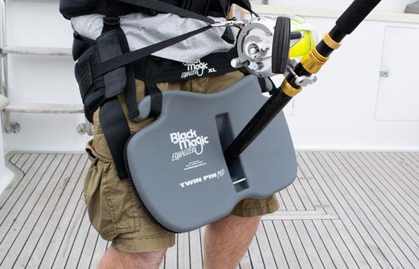 black-magic-tackle-twin-pin-pro-fighting-harness-set-model