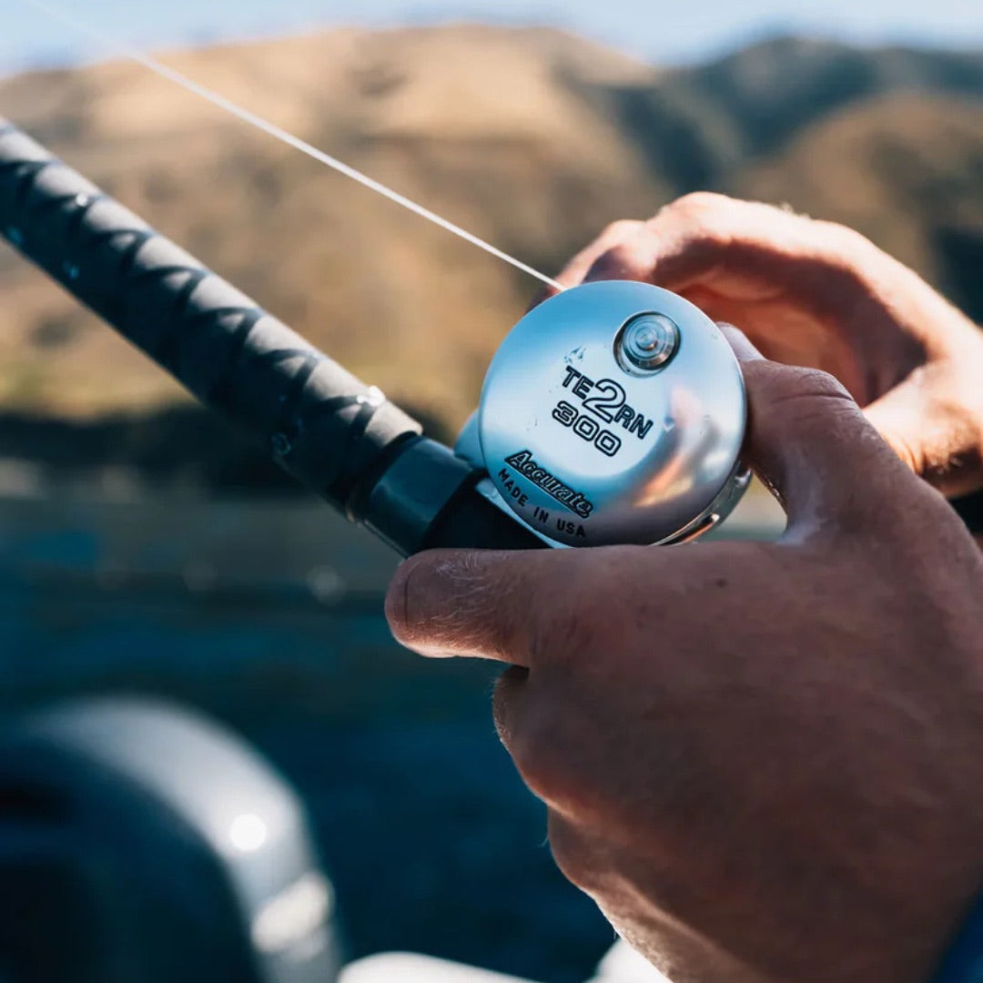 accurate-tern-2-star-drag-conventional-reel-300x-silver-lifestyle-2