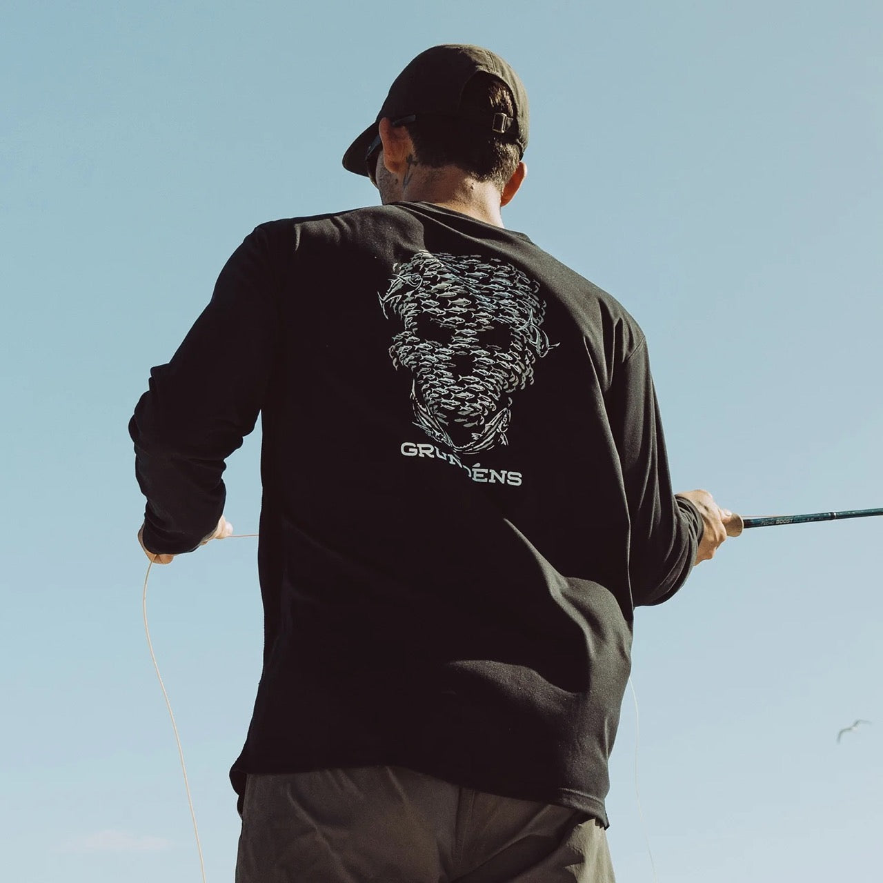grundens-bait-ball-long-sleeve-performance-fishing-tech-tee-upf-50-black-lifestyle