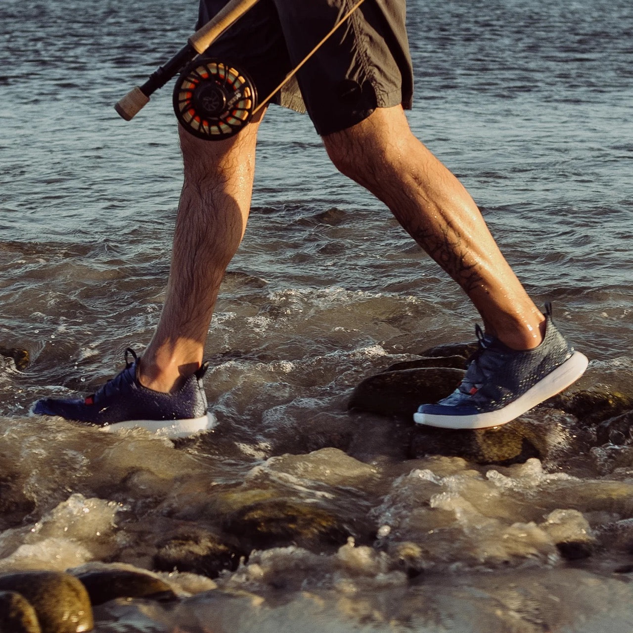 grundens-crosscurrent-fishing-boat-shoe-blue-abyss-lifestyle
