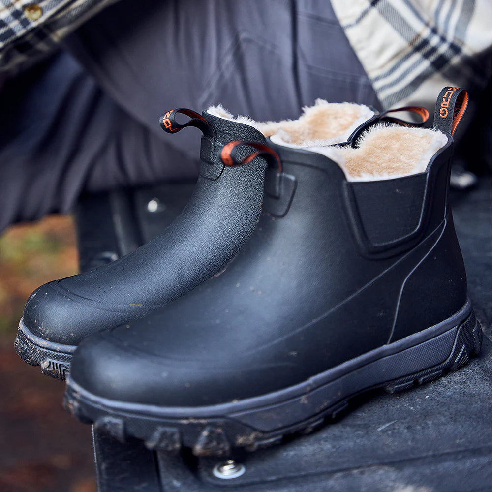 grundens-deviation-sherpa-boot-black-lifestyle