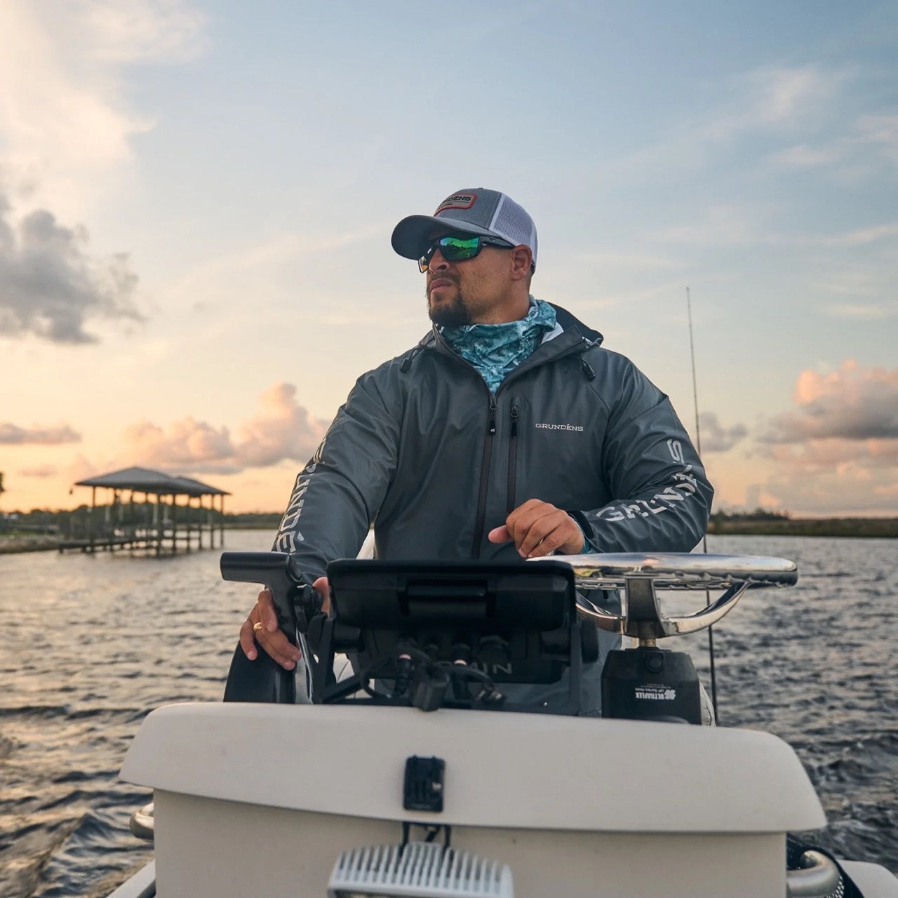 grundens-tourney-jacket-iron-grey-lifestyle