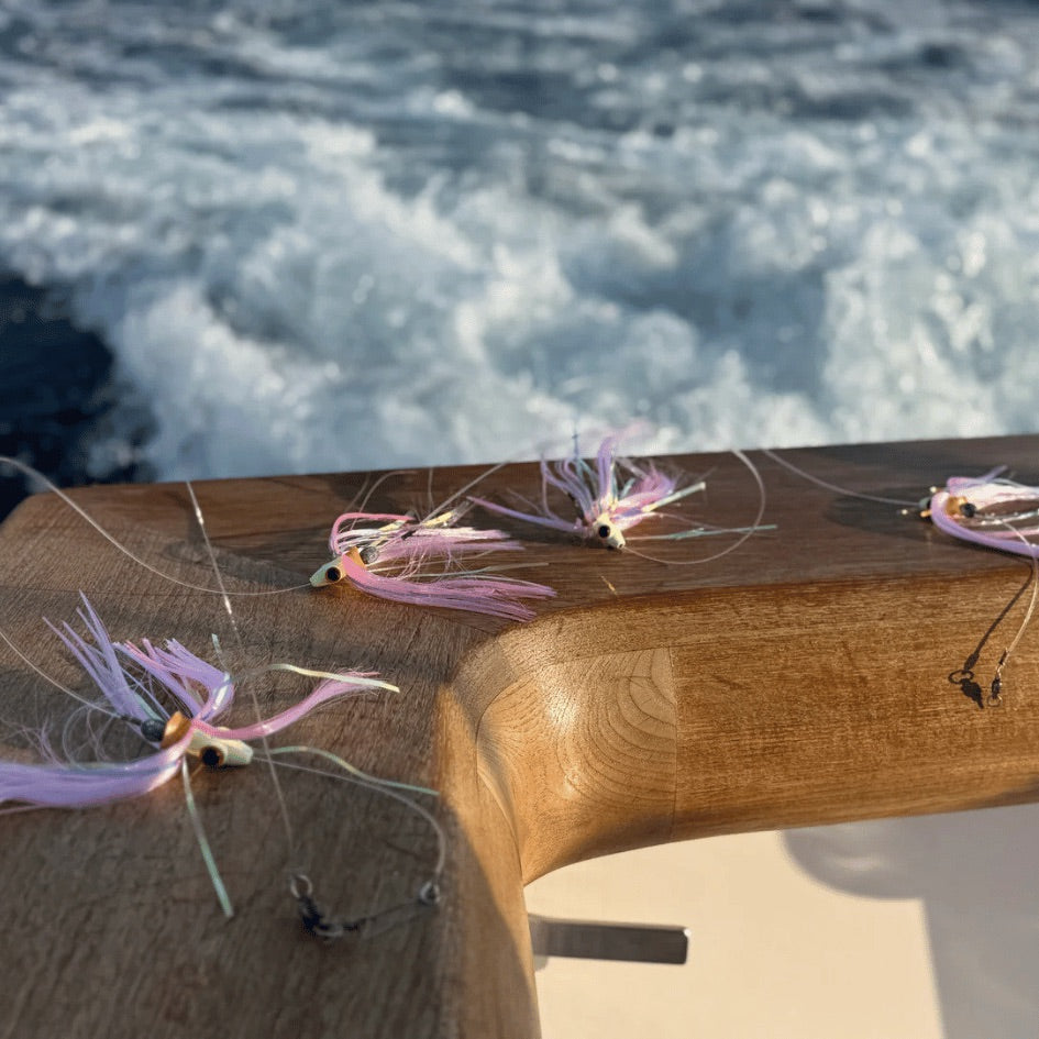 magictail-outfitters-bigeye-chain-with-magic-ballyhoo-paddletail-pink-glow-gunwale